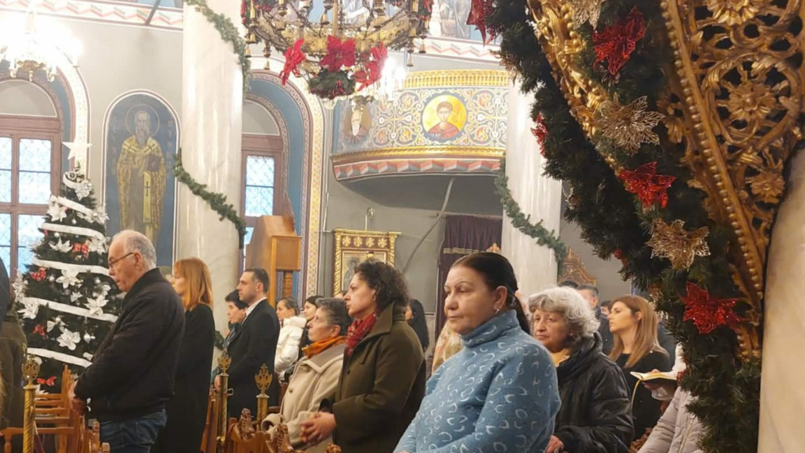 Десетки миряни посетиха храмовете на Рож...