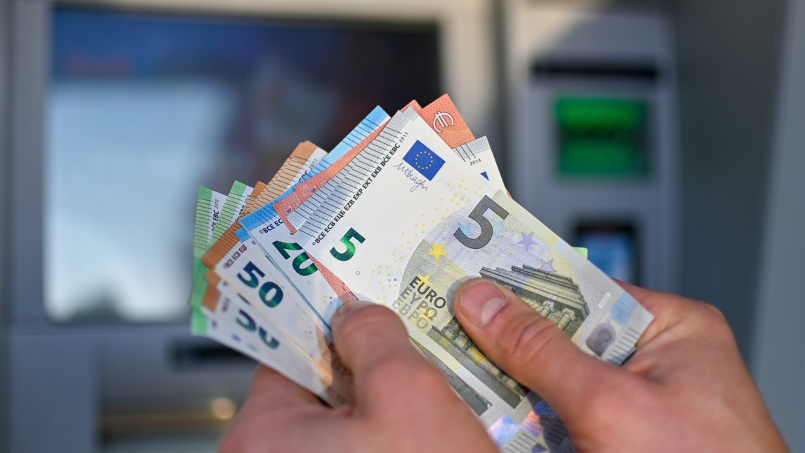 Обменяйте левове в банки и пощенски клон...