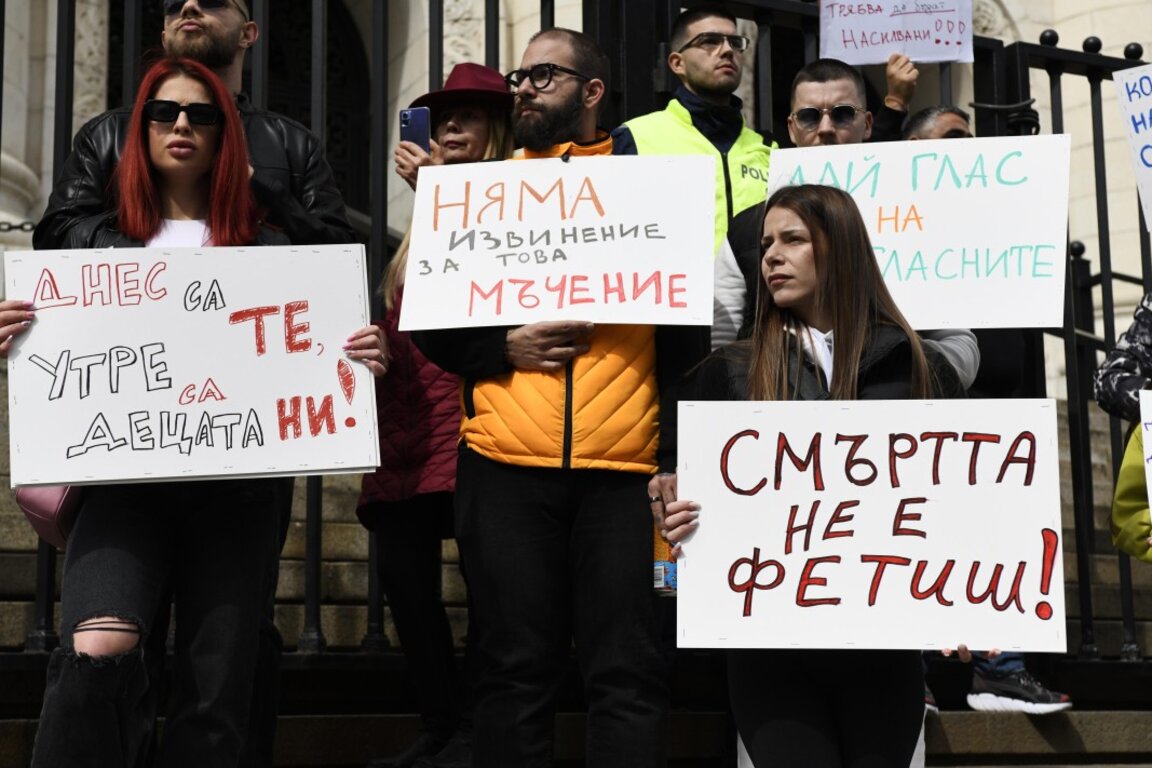 Протест срещу насилието на животни пред Съдебната палата в София на 23.03.2025 г.