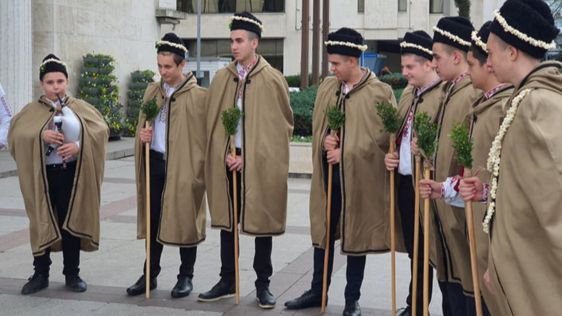 Коледари ще обикалят кварталите и съставните селища на Бургас