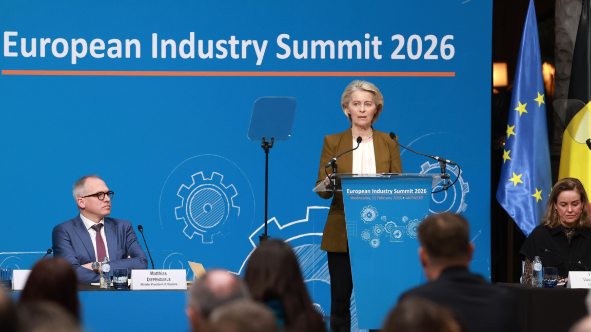 Индустрията в Европа натиска евролидерит...