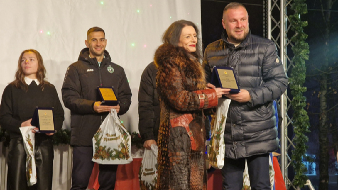 От Лудогорец зарадваха деца без родители и възрастни хора