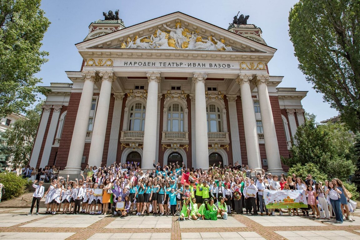 8 химна на български училища прозвучаха от сцената на Народния театър "Иван Вазов"