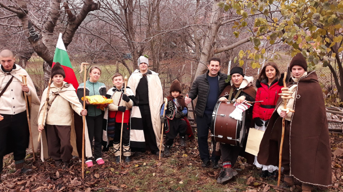 Коледарската традиция се пази от всички ...