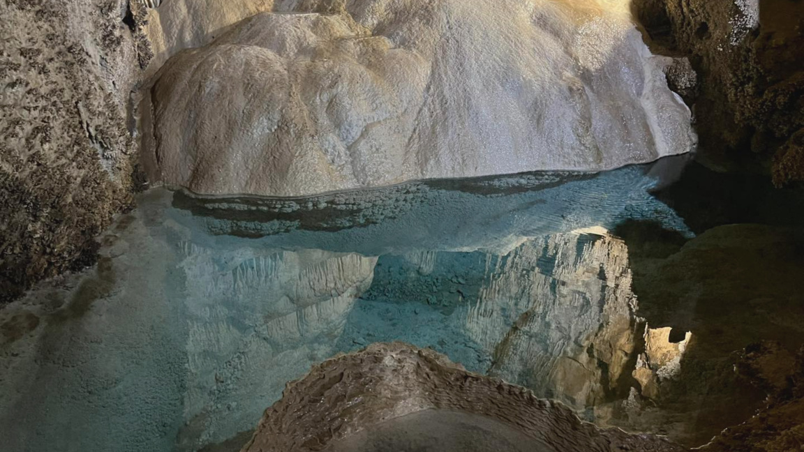 Синтровите езера в пещера Ухловица