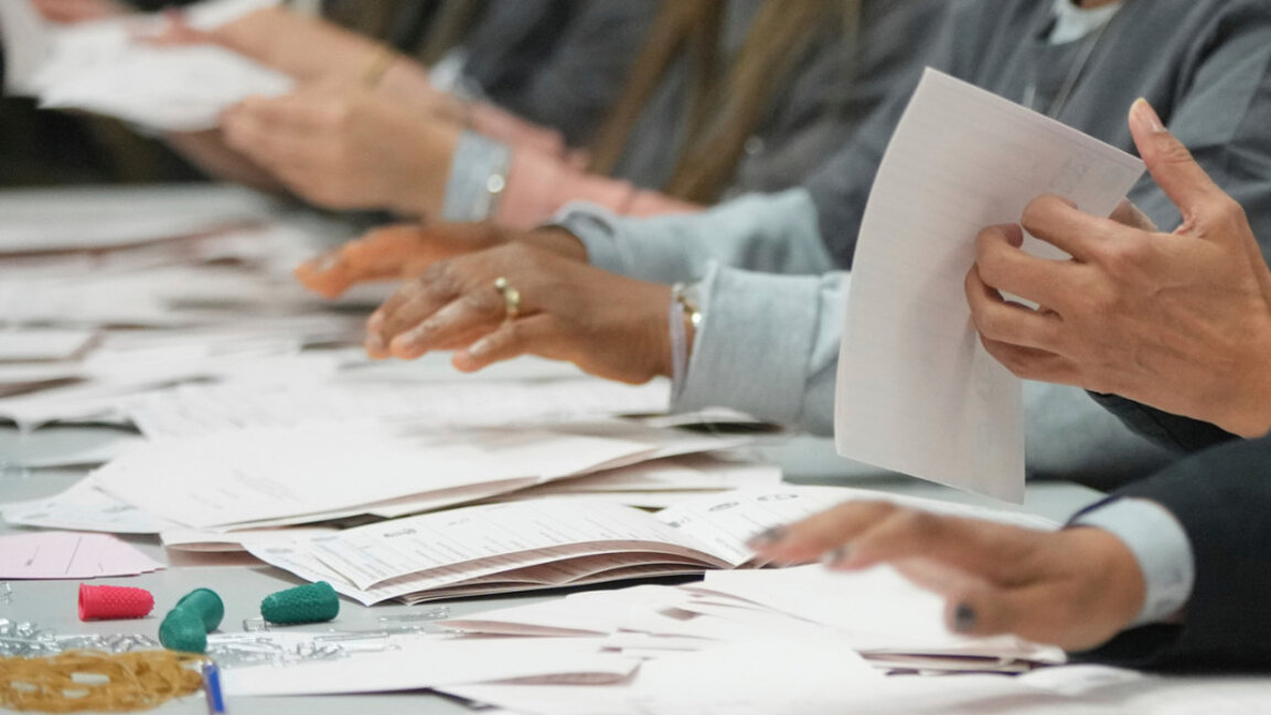 Партиите от левия спектър търсят обединение и идеи, с които да върнат избирателите