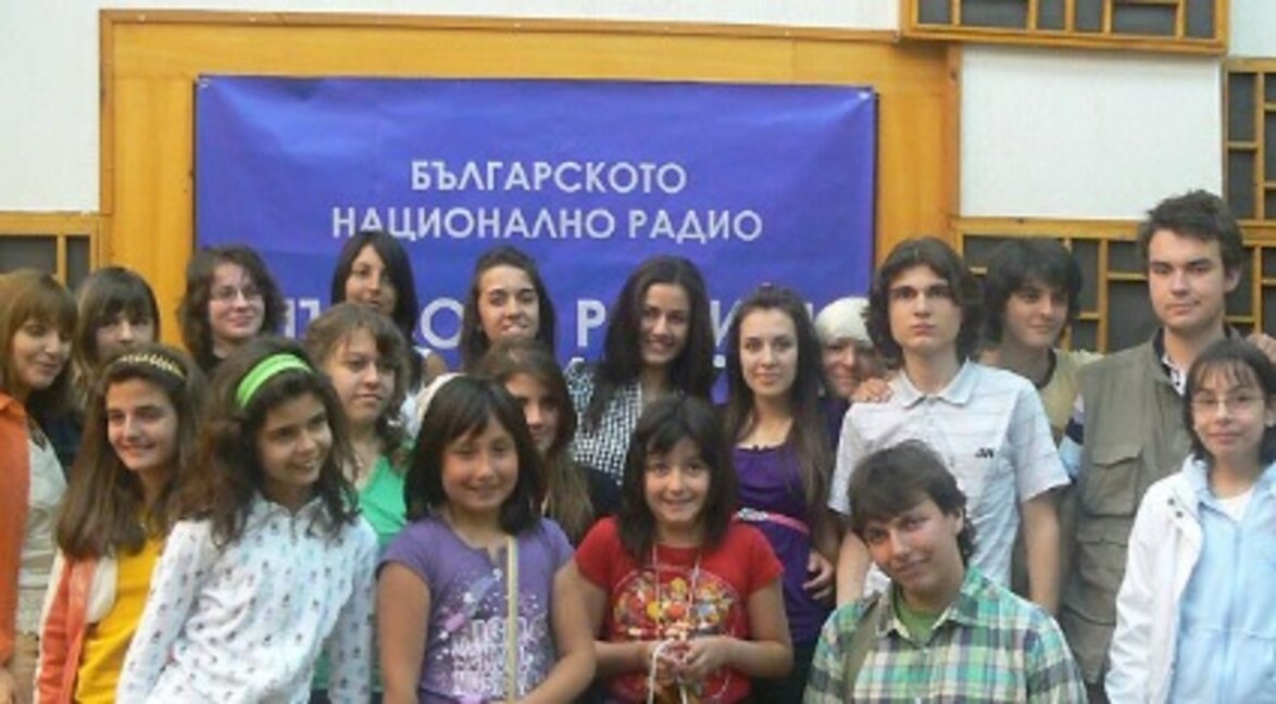 "Искри" 2012 - първа част