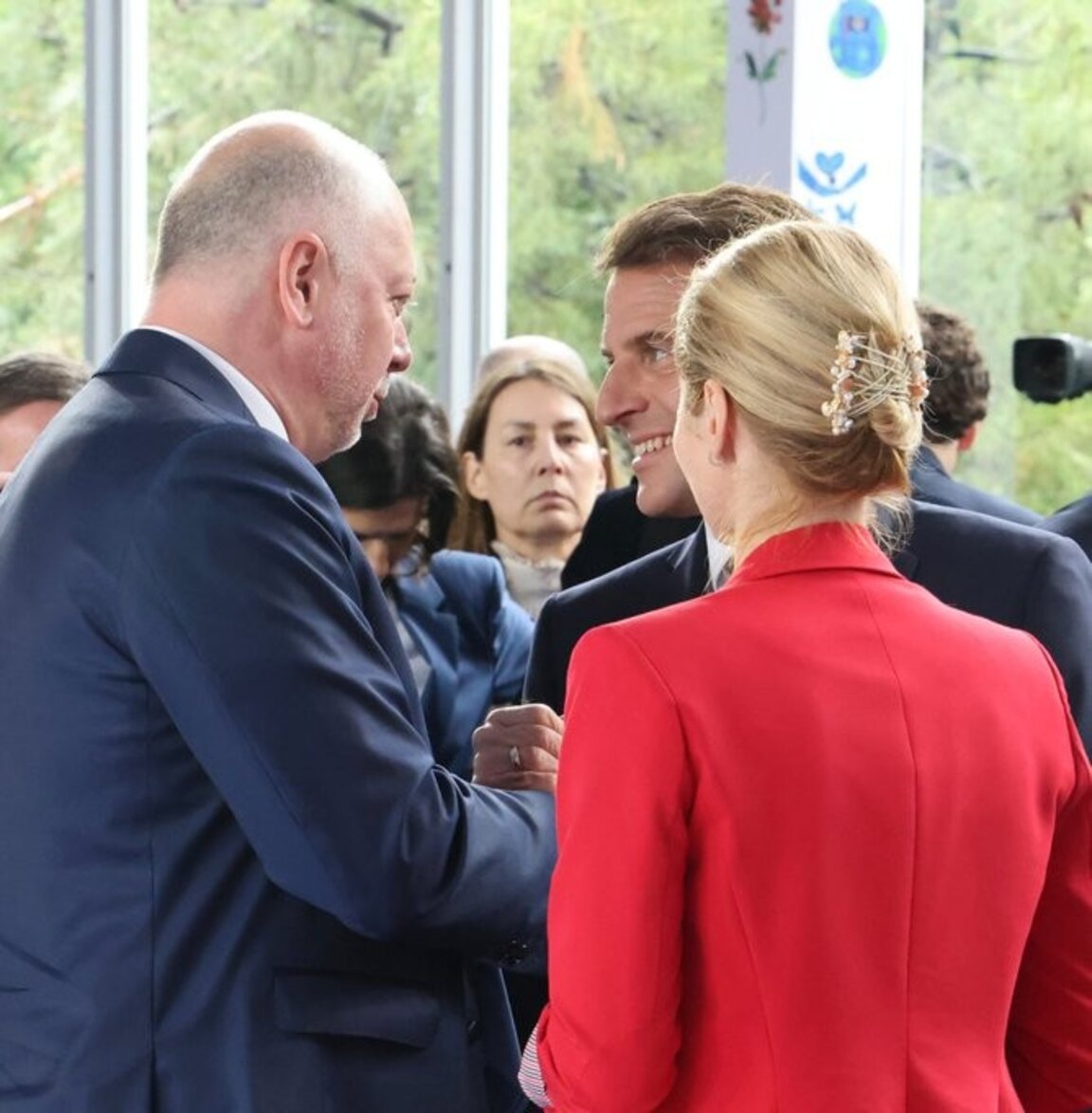 Росен Желязков и Еманюел Макрон обсъдиха прекратяването на войната в Украйна