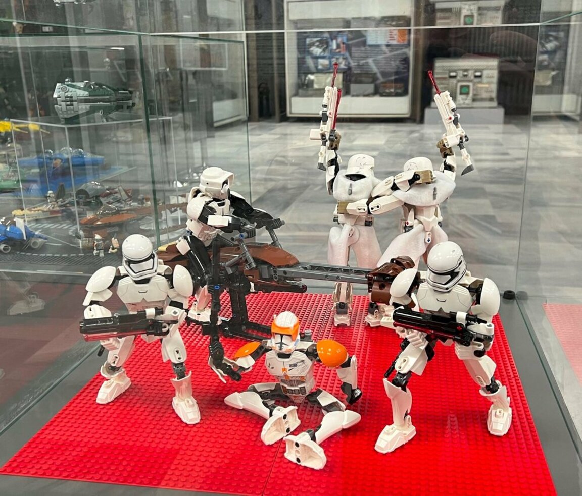 Лего-изложение „И нека силата бъде с теб!“