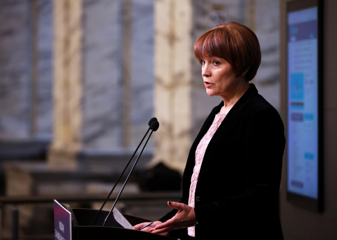 Заместник-председателят и говорител на Централната избирателна комисия Росица Матева.