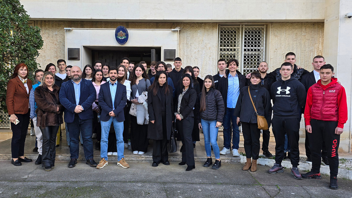 Гости от българските неделни училища в посолството ни в Атина