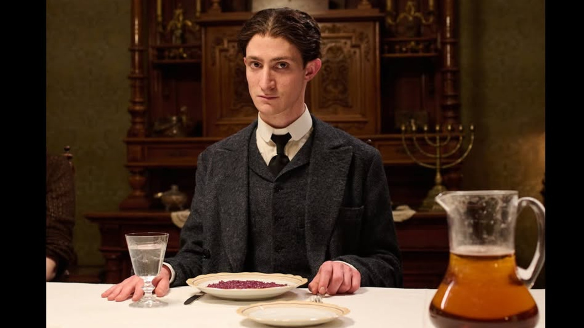 Идан Вайс като Кафка