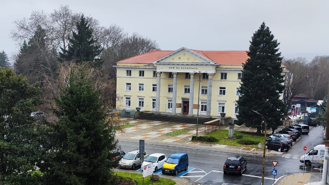 Спектакълът „Звездно кабаре” ще озари сц...