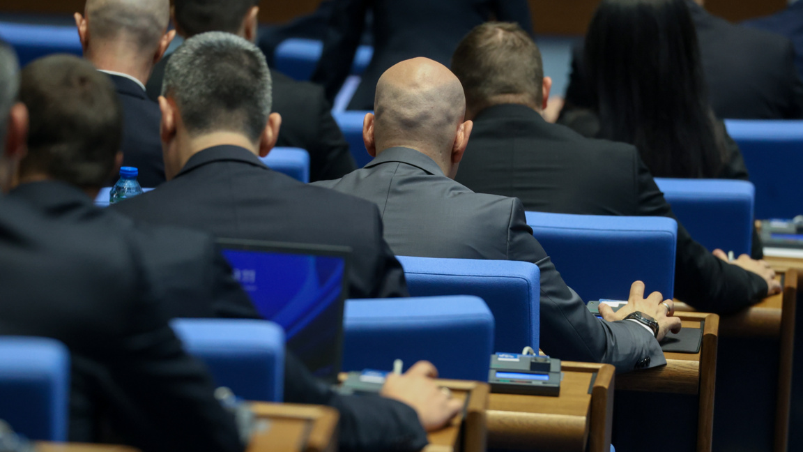 Депутатите изслушват ръководството на МВ...