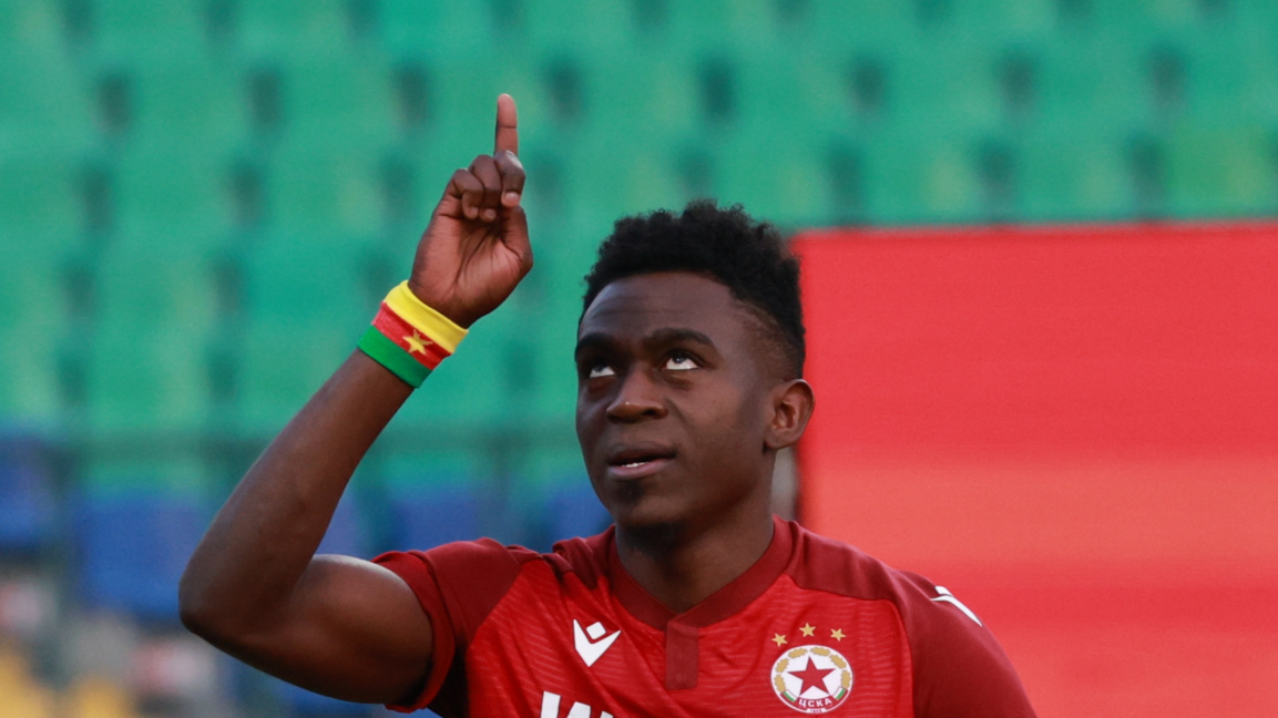 Цървена звезда с интерес към Джеймс Ето’...