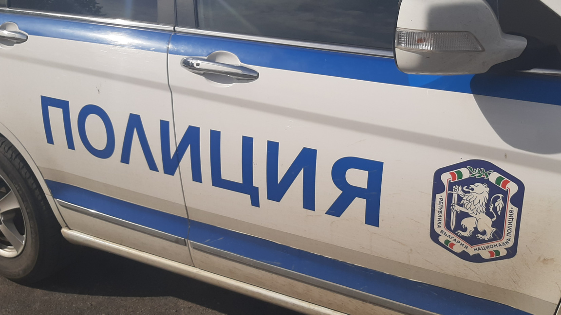 Полицията задържа няколко души за разпро...