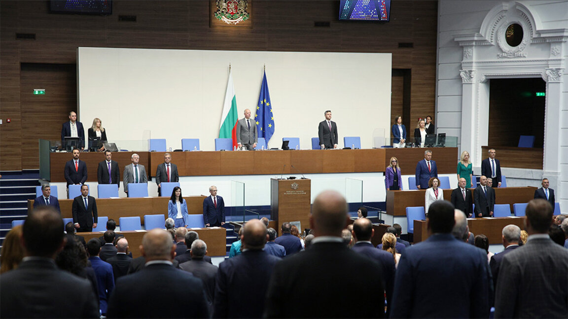 С декларации от парламентарната трибуна започна новата пленарна сесия на депутатите