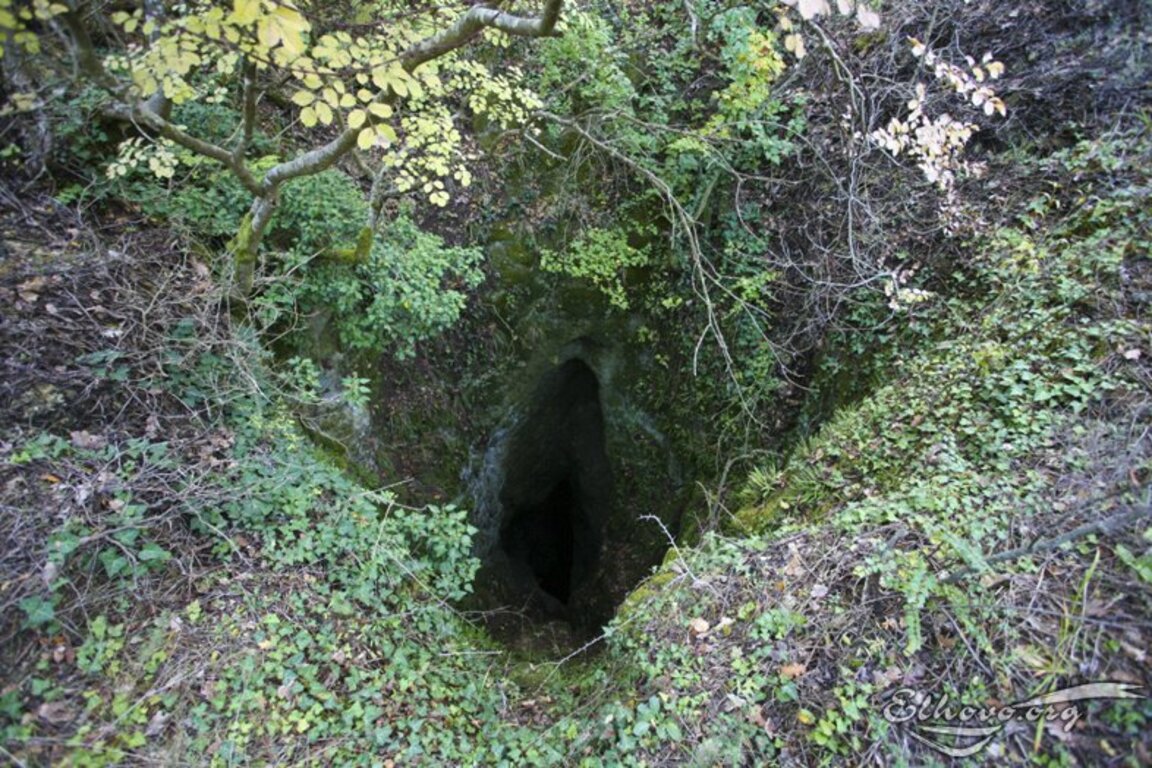 Къде се намира пещерата Дрънчи дупка?