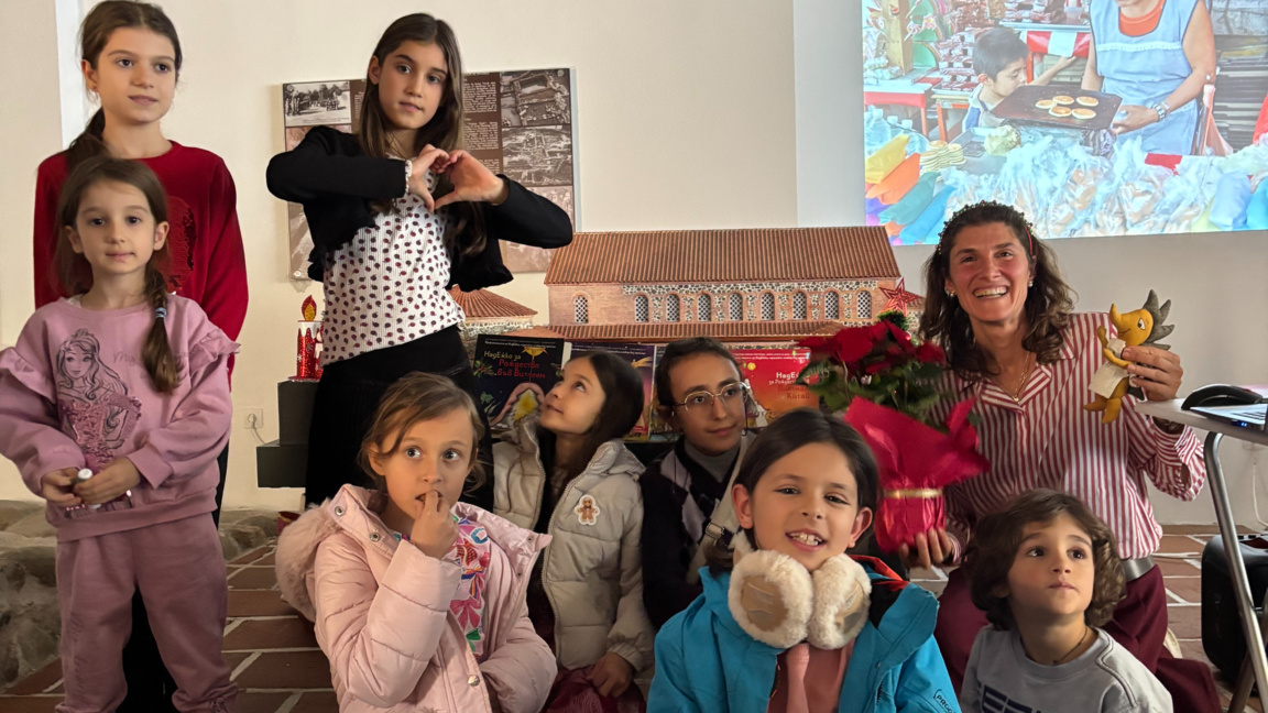 Коледа без граници: НадЕжко отвежда деца...