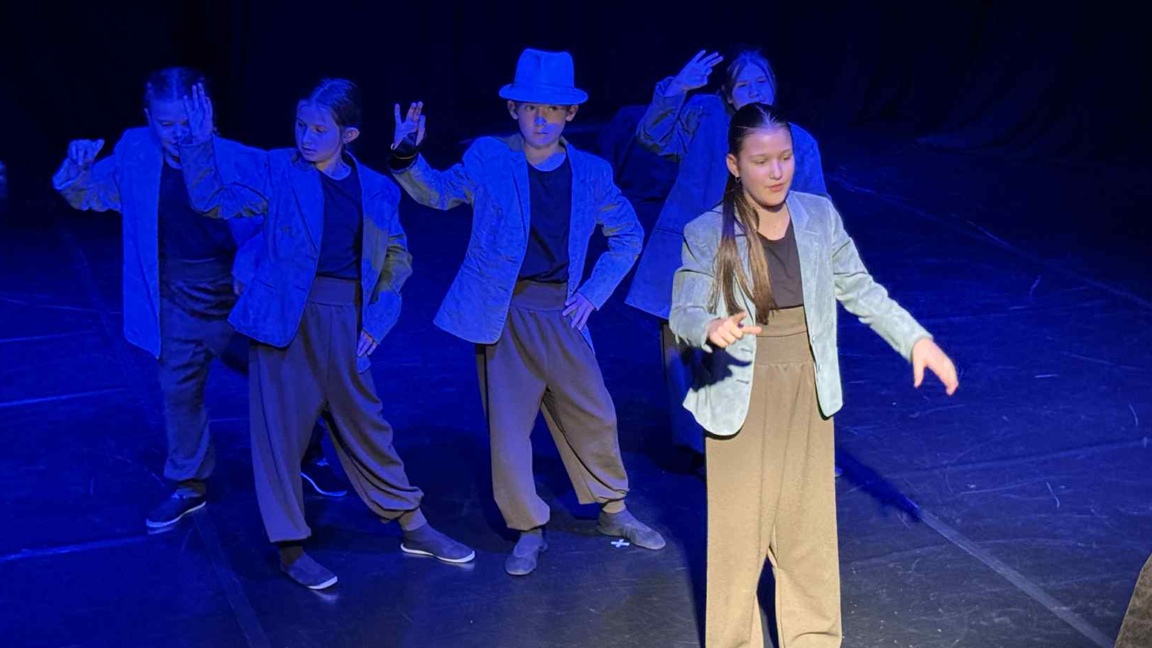 МОМО по мотиви от Михаел Енде