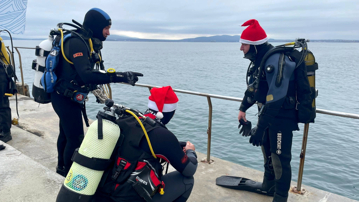 Коледно гмуркане се състоя в Бургас