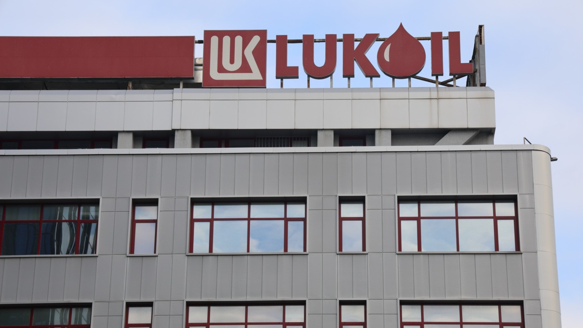 Лондон удължи дерогацията за четирите дружества на Лукойл в България