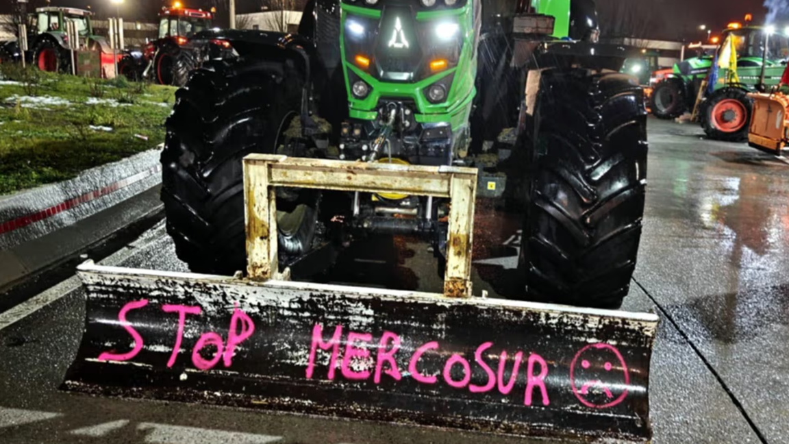 Трактор на протестиращи земеделци в Белгия срещу сделката с Меркосур.