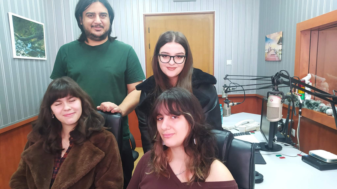 Павел Цонев със своите ученици от НУМСИ „Христина Морфова“