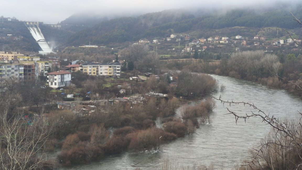 Контролирано изпускане на яз. ''Студен кладенец''