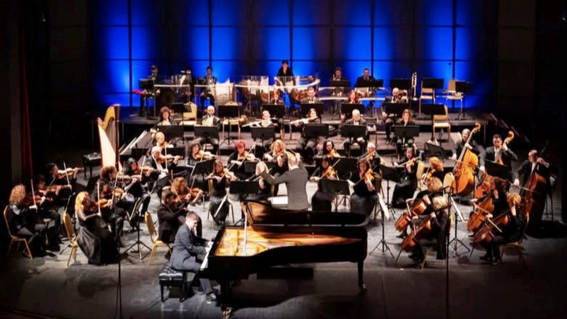 Концерт на пловдивски зрелостници в Дома...