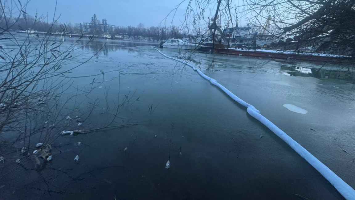 Замърсяване с нефт по Дунав