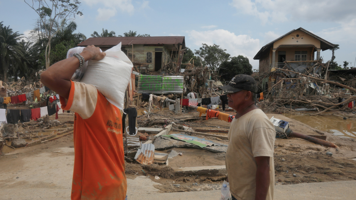 Над 1000 са жертвите на наводненията в И...