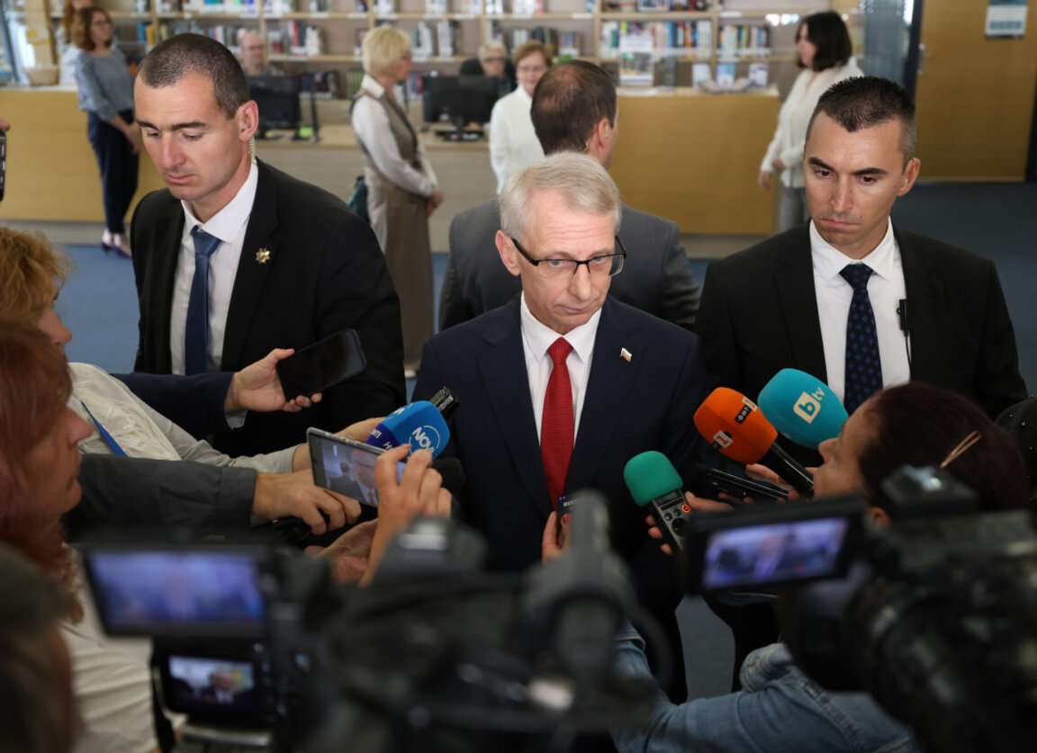 Премиерът Николай Денков даде брифинг в библиотека "Паница" в Американския университет в България, Благоевград -  23 октомври 2023 г.