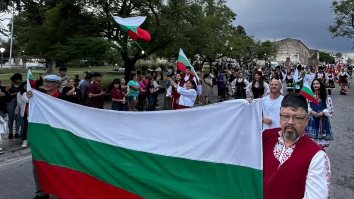 Българи от Чако представиха културата си...