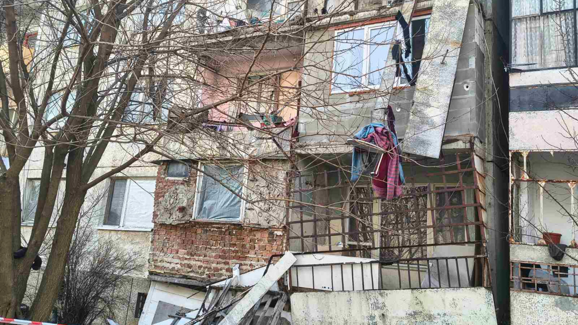 Паднаха четири парапета на тераси на жил...