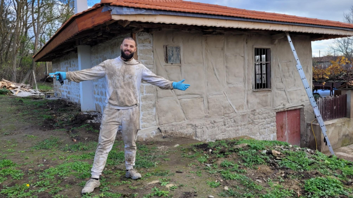 Варненец възстановява къща на 130 години...