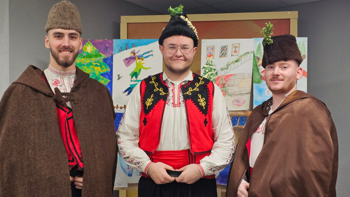 Младите коледари на Шумен...