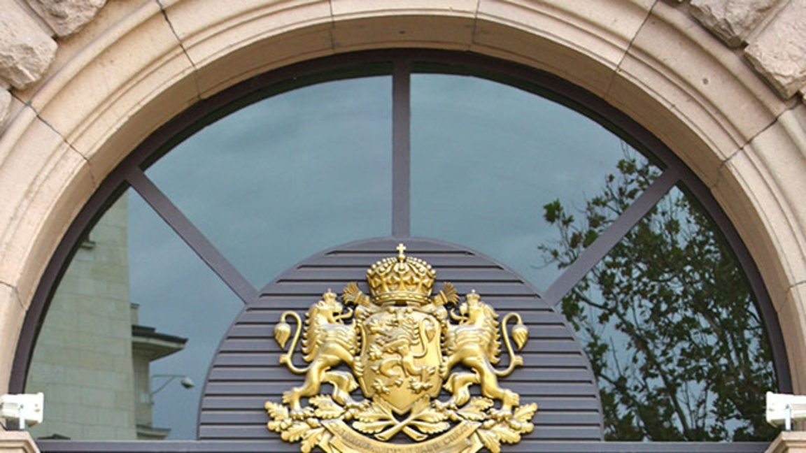 Президентът продължава консултациите с п...