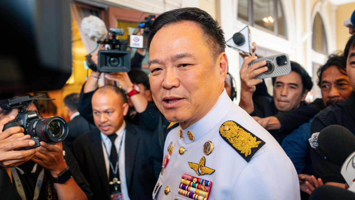 Тайланд продължава военните операции сре...