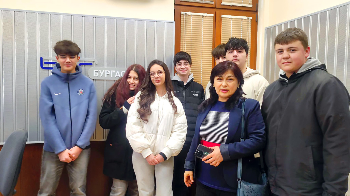 Ученици от СУ "Св. св. Кирил и Методий" ...