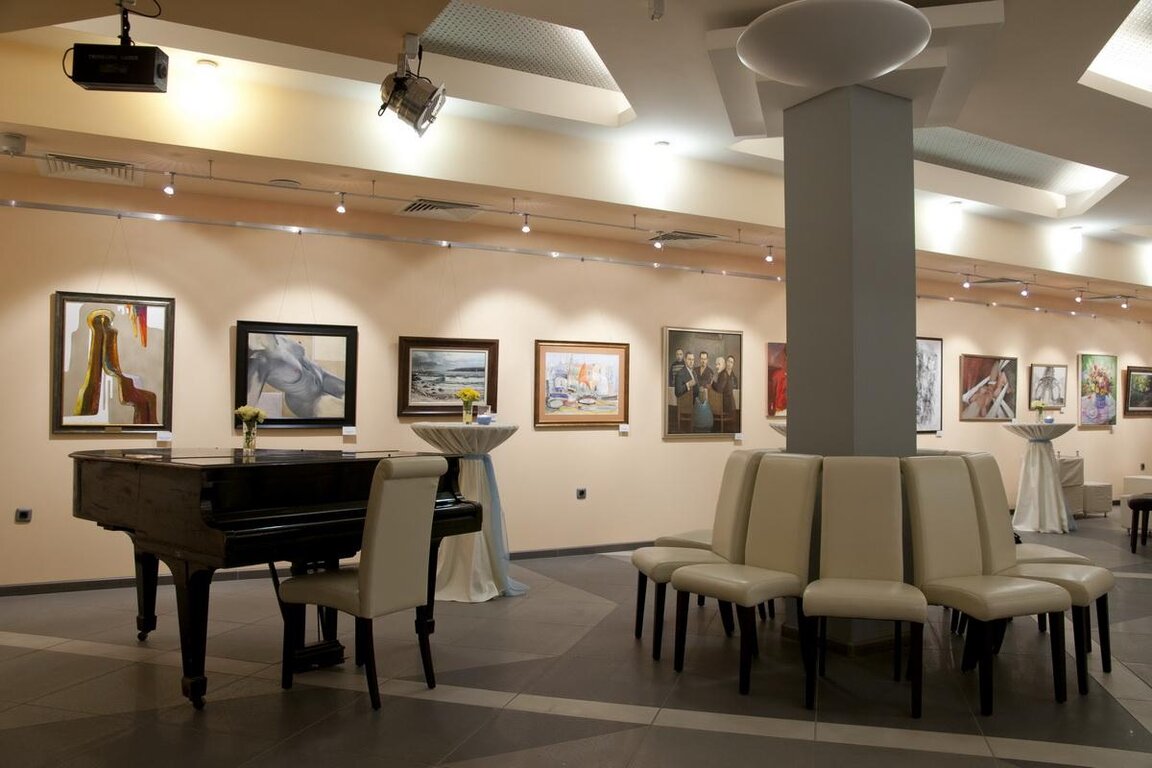 Голям арт салон