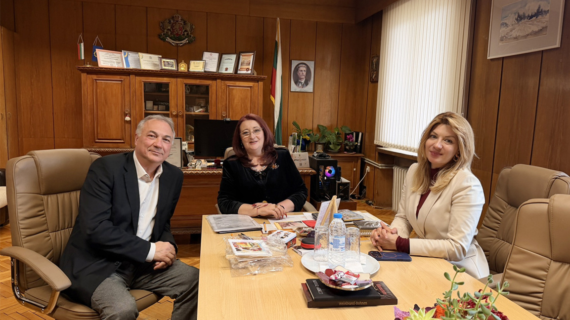 От Лима до София: български музикант гра...