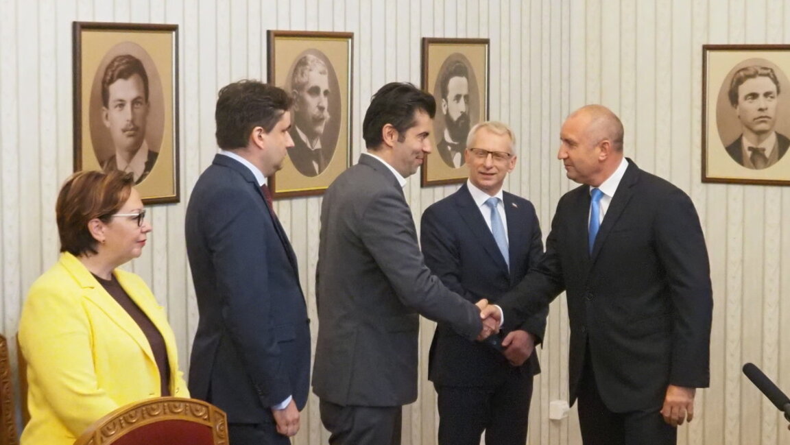 ПП-ДБ получиха и върнаха неизпълнен втория мандат на президента