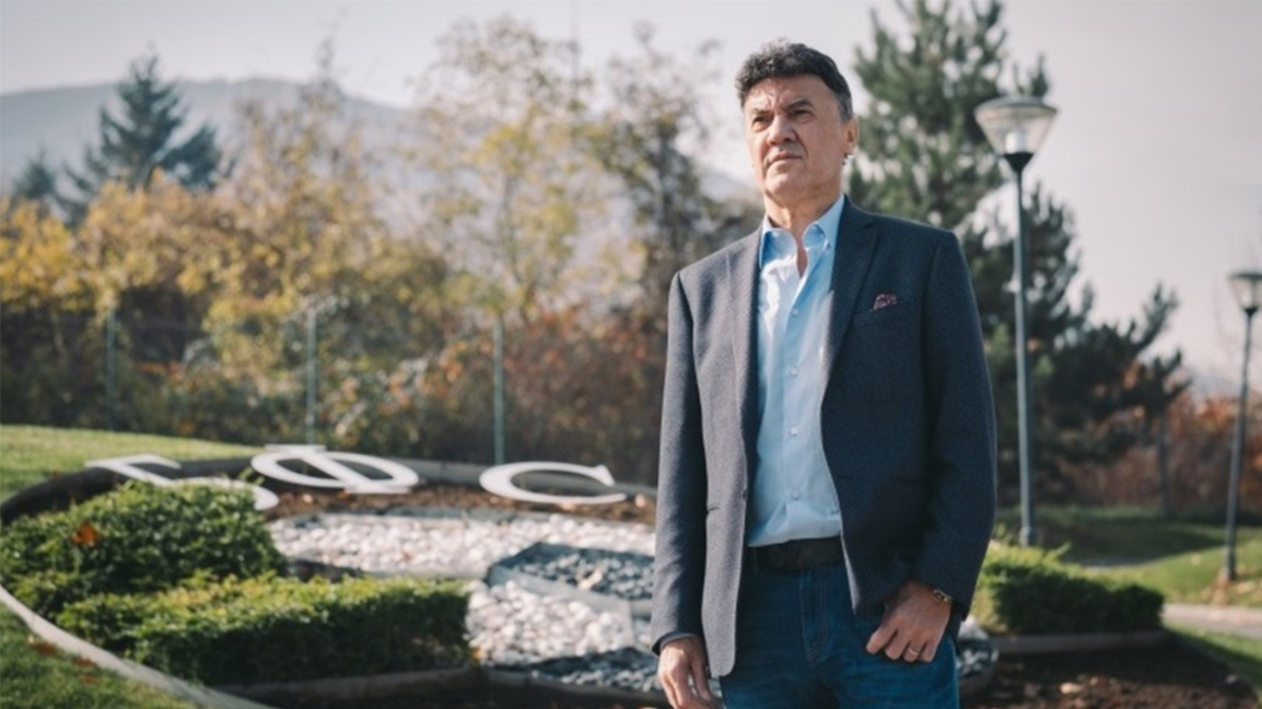 На 63 години си отиде легендарният футбо...