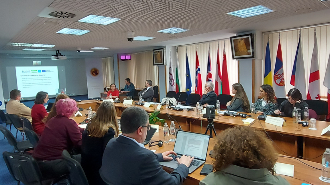 Експерти и младежи настояват за реално у...