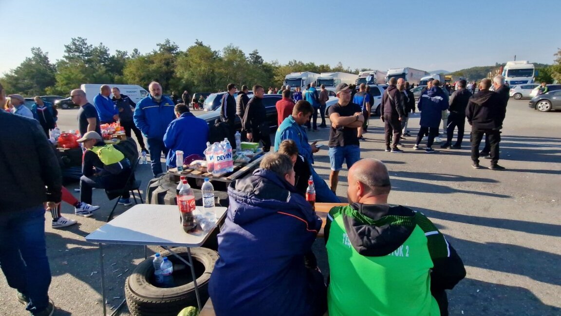 Четвърти ден продължава блокадата на АМ "Тракия" и Подбалканския път от протестиращите енергетици