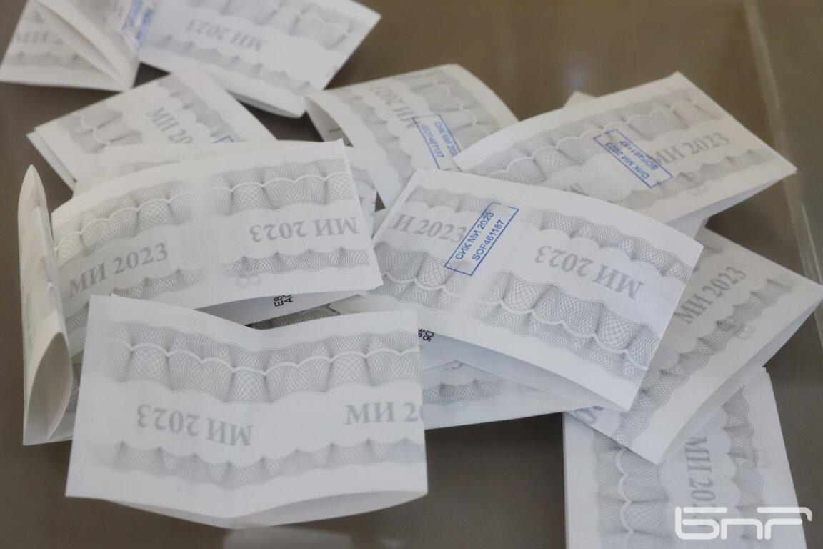 Всички ОИК са предали книжата, в някои с...