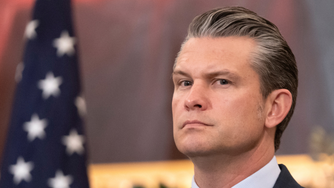 Хегсет поискал оставката на началник-щаб...