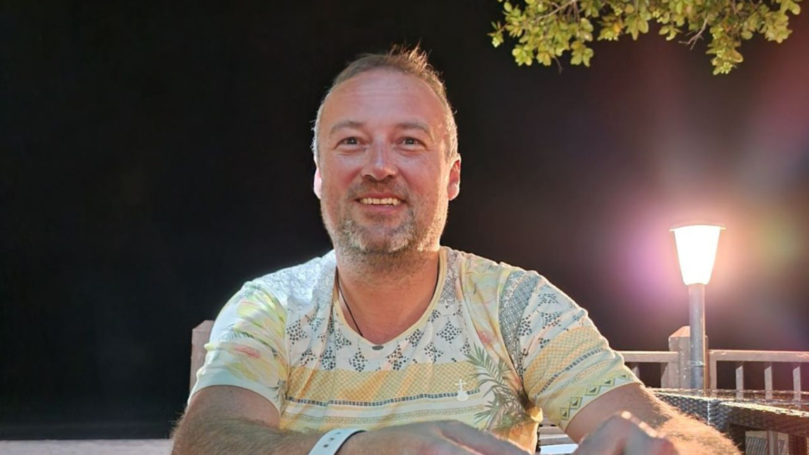 Не емиграция, а приключение: пътят на Сл...