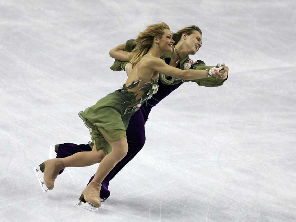 Албена Денкова и Максим Стависки на световното първенство в Калгари, Канада, през 2006 г., когато България печели злато за първи път в историята на фигурно пързаляне.